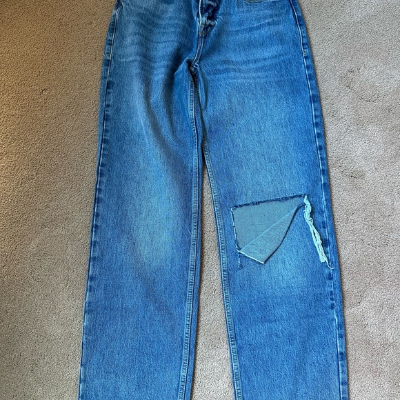 Good American jeans size 2/26.  NWT. Good ‘90’s jeans.  Fitted at the waist - Picture 2 of 9